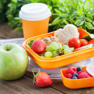 2. تناول كمية كافية من الألياف