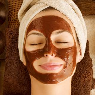 5. الشوكلاتة الداكنة تحمي البشرة