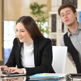 1. حب الاستطلاع الزائد