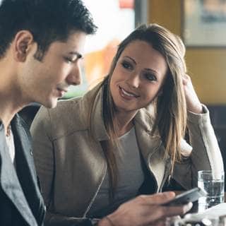 6. إهمال من يتحدث معك