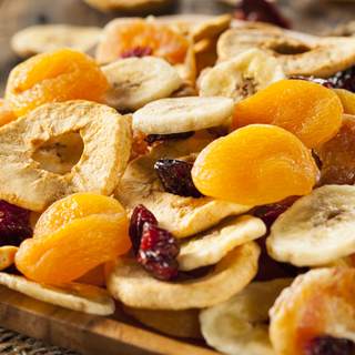 2. الفواكه المجففة