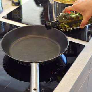 5. القلي بزيت الزيتون