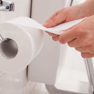 4. التنظيف بعد عملية الإخراج والتبول