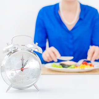 1. حدد مدة تناولك للوجبة