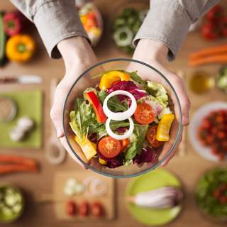 6. تناول الطعام في المنزل