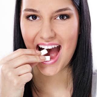 ابتلاع العلكة يؤدي إلى الإمساك