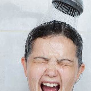 4. عالج الألم بالحرارة أو البرد