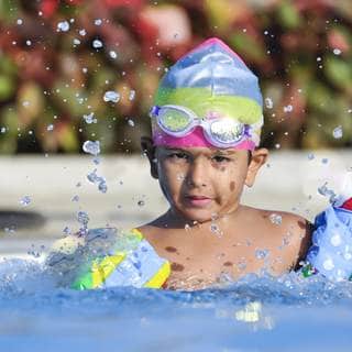 4. الحماية من الغرق عند السباحة 4. الحماية من الغرق عند السباحة