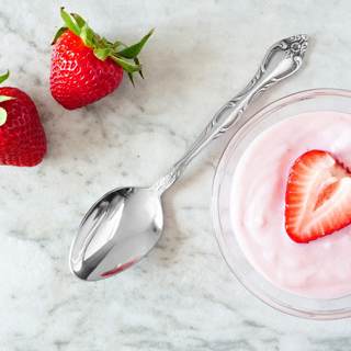 1. الزبادي المنكه