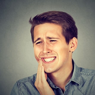 الأسباب الأكثر شيوعًا للأسنان الحساسة