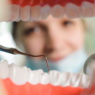 1. العناية بالأسنان