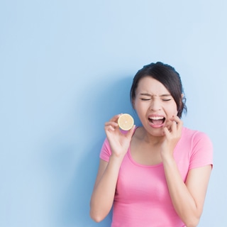 5. تجنب الإفراط في تناول الأطعمة الحمضية