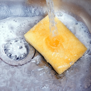 1. إسفنجة المطبخ