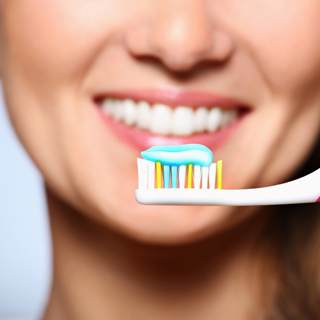 تنظيف الأسنان