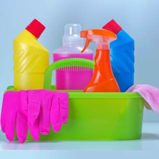 1. حافظ على لوازم التنظيف