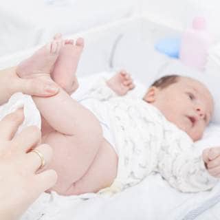 كيف يمكنني حماية طفلي من طفح الحفاض؟