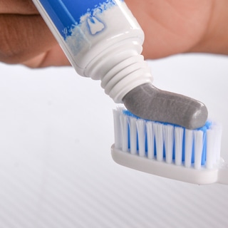 4. استخدام الفلورايد