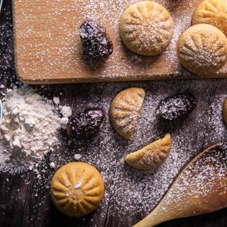 4. الإكثار من الحلويات