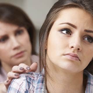 أمور صحية تُواجه المراهقات وطرق حلها