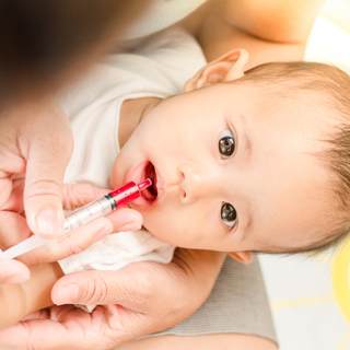 4. احرصي على إعطاء الدواء بوضعية صحيحة