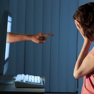 8. اجبريه على ذلك