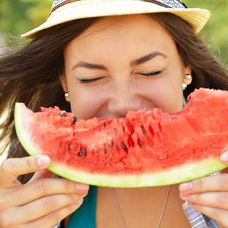 2. احصل على الماء من الطعام 2. احصل على الماء من الطعام