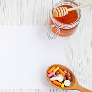 1. يعمل كمضاد حيوي