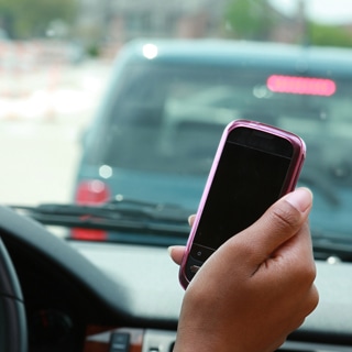 6. يعرضك لحادث طرق خطير