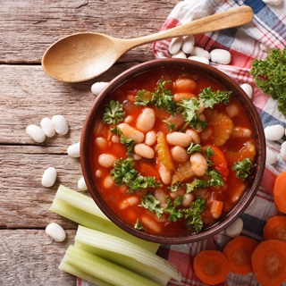 4. أضف الفاصوليا إلى طبقك