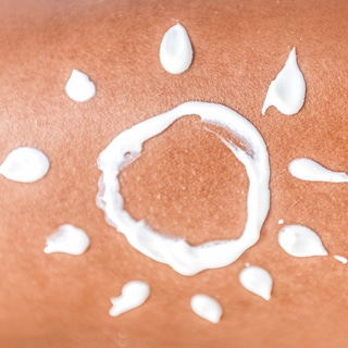 6. احمي نفسك من أشعة الشمس