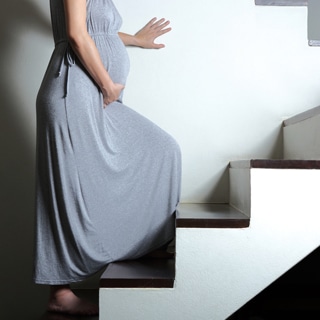 5. المشي وصعود الدرج