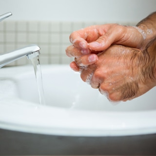 5. غسل اليدين