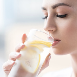 2. الماء مع الليمون