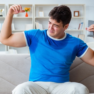 5. الشعور المفرط بالبرد أو الحرارة