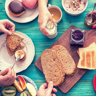 1. لا تتناول وجبة الإفطار