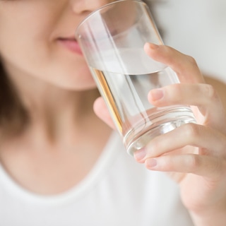 4. لا تشرب ما يكفي من الماء