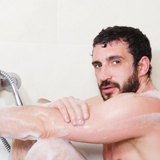 5. الجلوس في الحمام