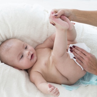 1. الحفاظ على الطفل نظيفًا وجافًا