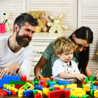 3. العب بألعابه 3. العب بألعابه