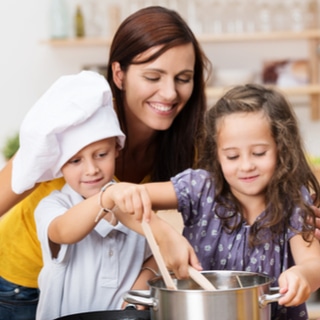 5. أعدوا العشاء معًا 5. أعدوا العشاء معًا