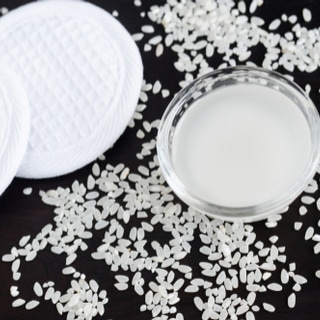 2. وضع الأرز على الألم 2. وضع الأرز على الألم