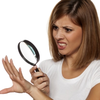 الأظافر الشاحبة