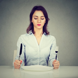 2. تخطي الوجبات