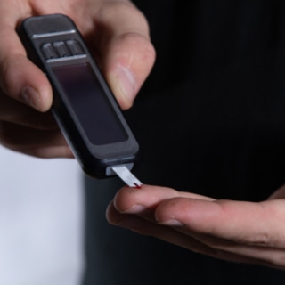 1. تحقق من نسبة السكر في دمك