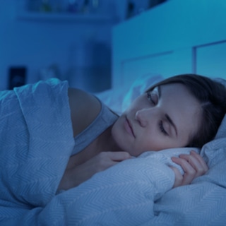 5. النوم في الظلام