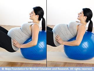 إمالة الحوض باستخدام كرة اللياقة البدنية