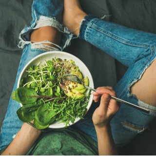 7. تناول عشاءً صحيًا 7. تناول عشاءً صحيًا