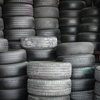 4. إطارات السيارة