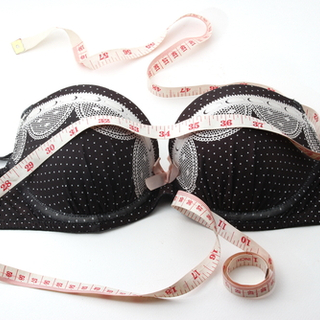 2. ارتداء حجم صغير جدًا 2. ارتداء حجم صغير جدًا