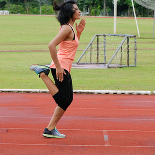 4. الركض مع ركل المؤخرة